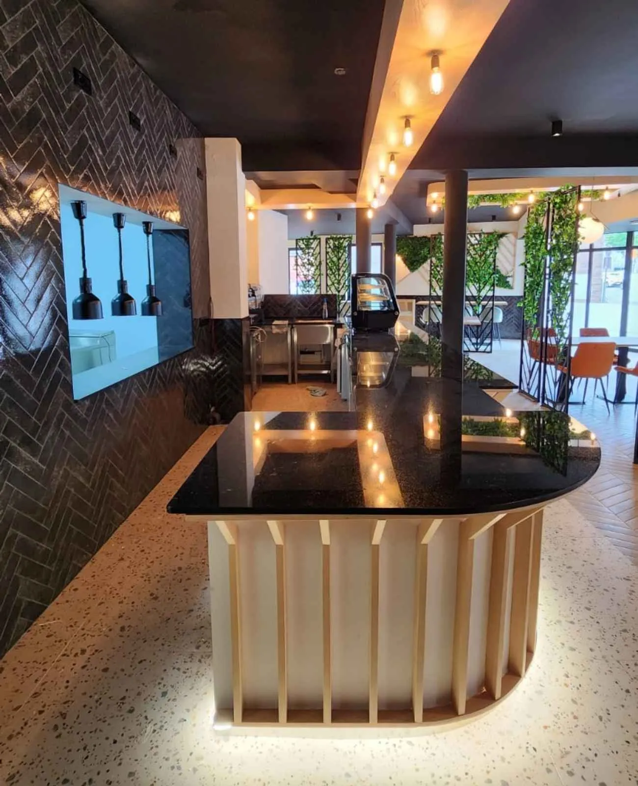 Le comptoir lumineux du restaurant O'comptoir